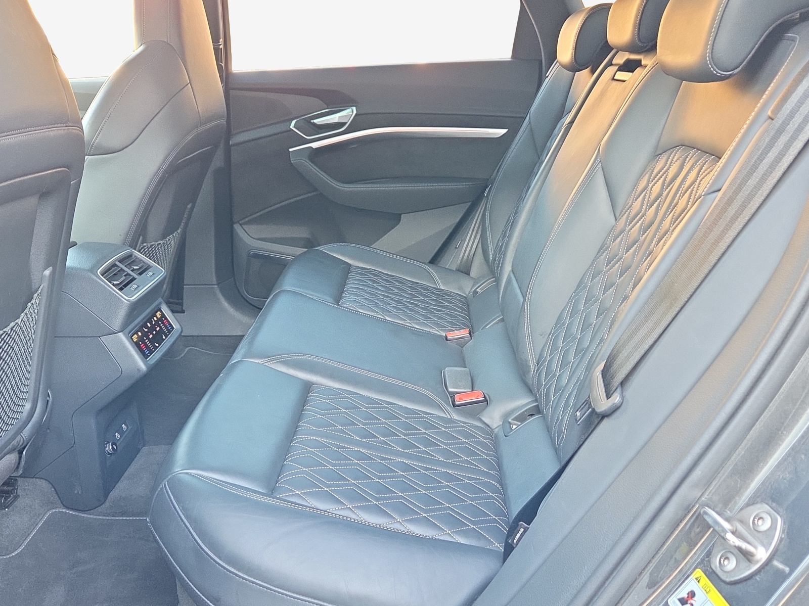 AUDI e-tron S Sportback quattro-image-12