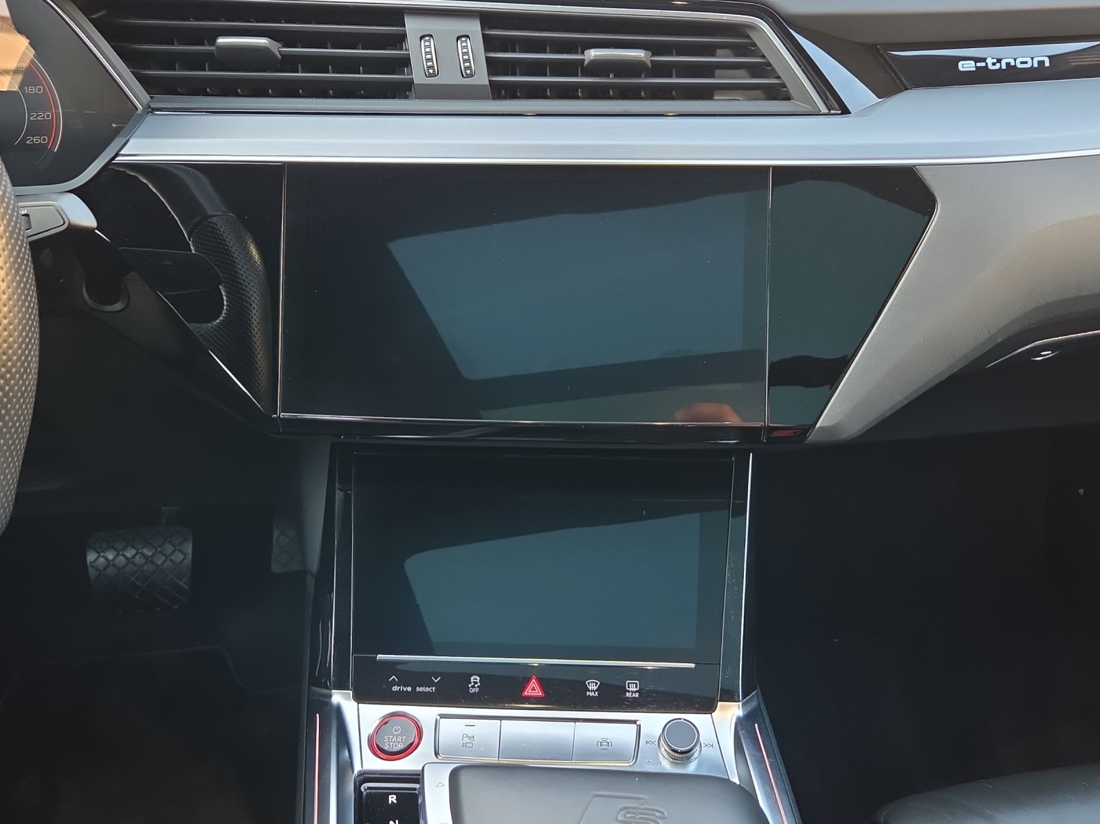 AUDI e-tron S Sportback quattro-image-11