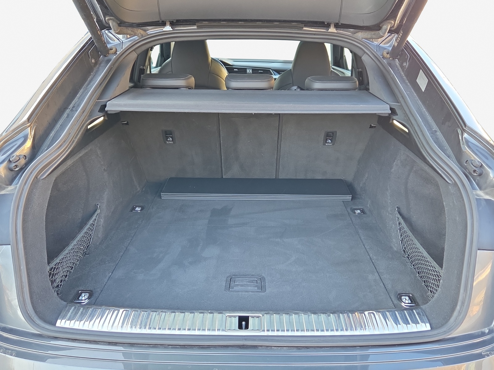 AUDI e-tron S Sportback quattro-image-13