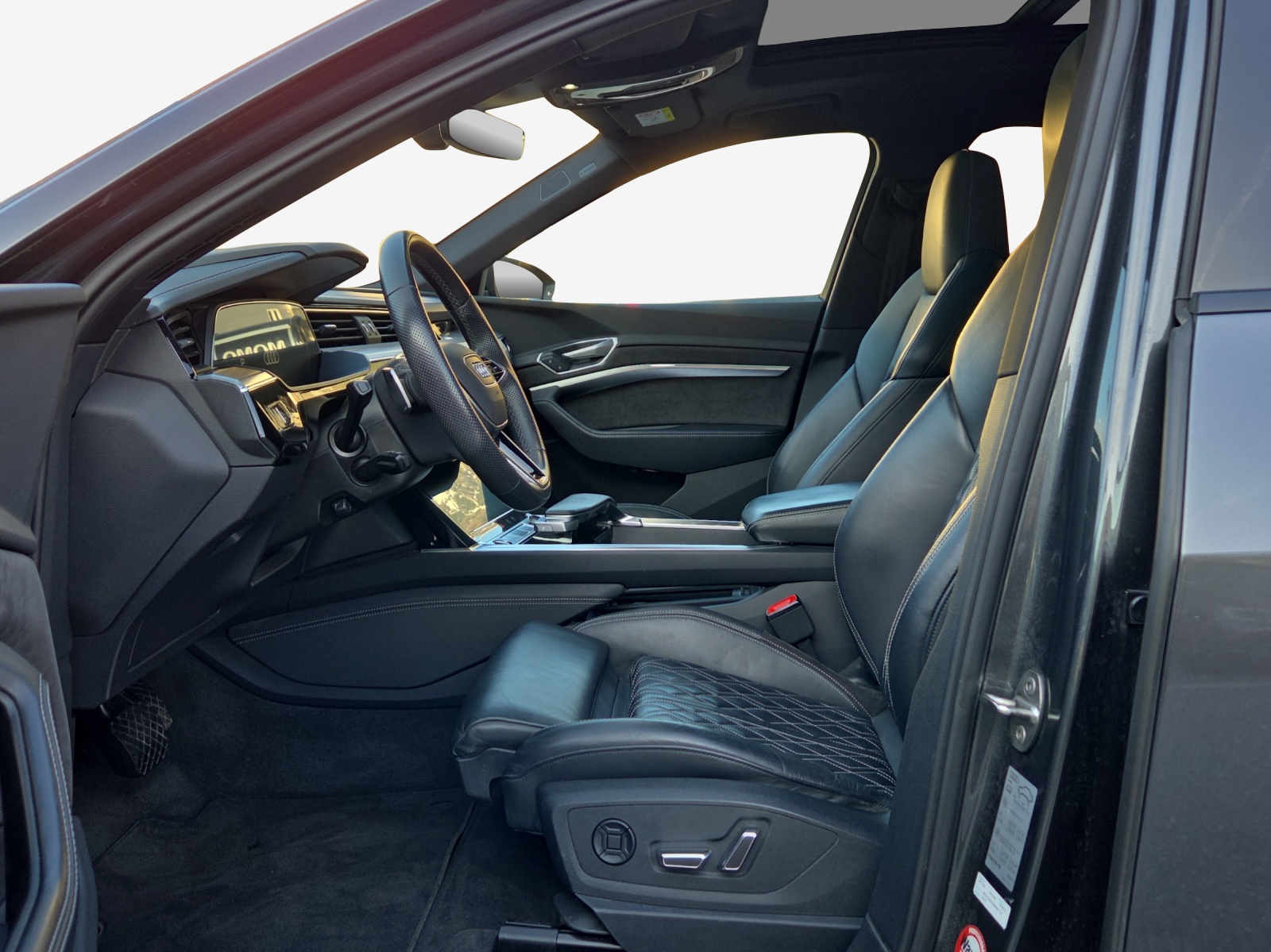 AUDI e-tron S Sportback quattro-image-8