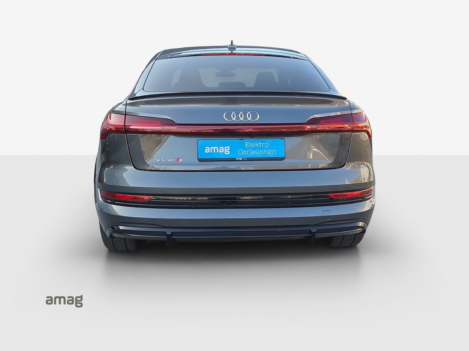 AUDI e-tron S Sportback quattro-image-4
