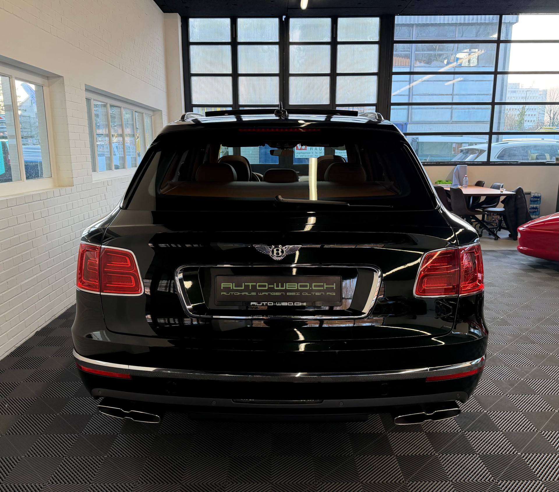 BENTLEY Bentayga 435 PS V8 Diesel 4X4 * GREEN / GRÜN *-showroom-element-3