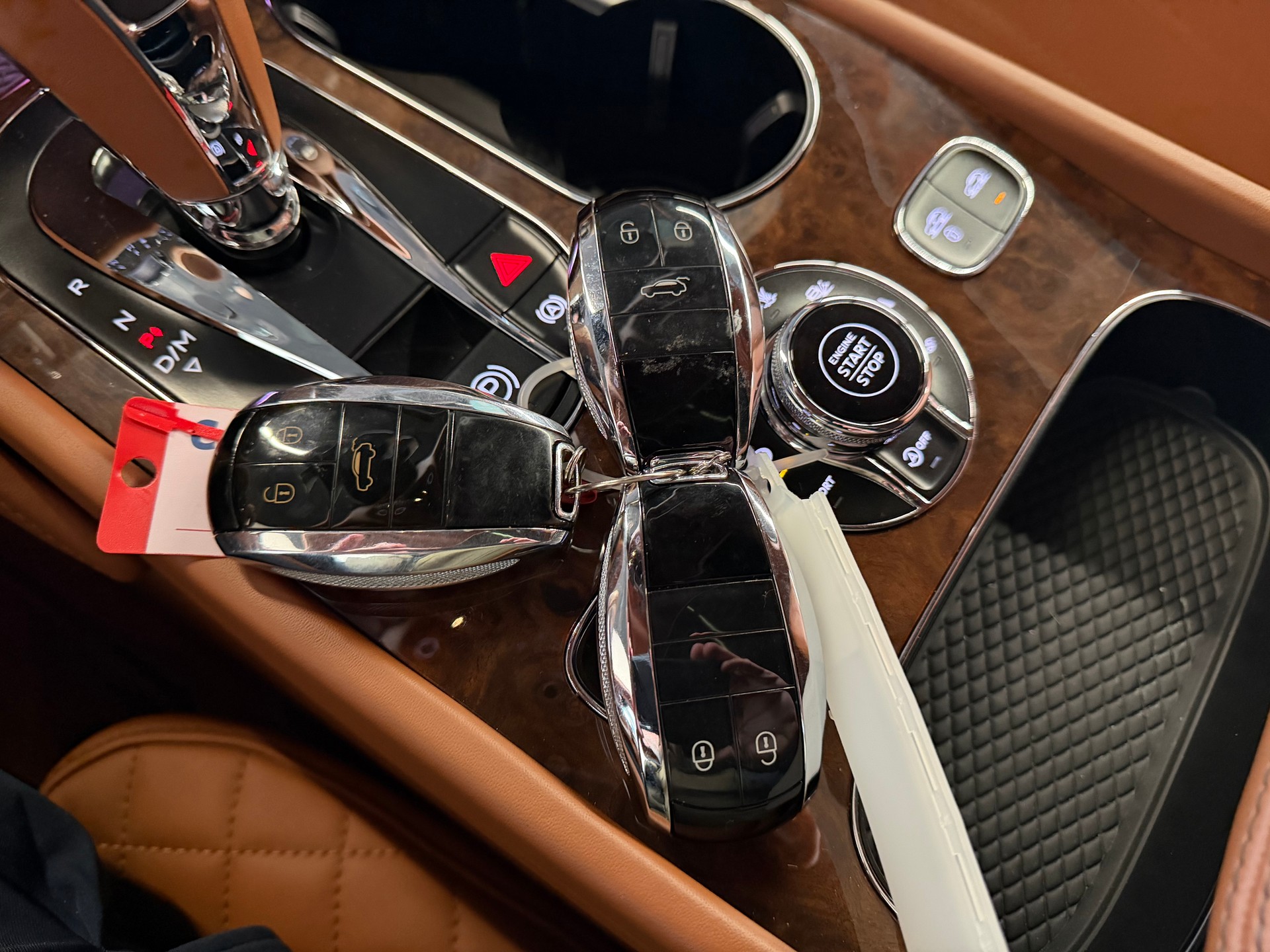 BENTLEY Bentayga 435 PS V8 Diesel 4X4 * GREEN / GRÜN *-image-25
