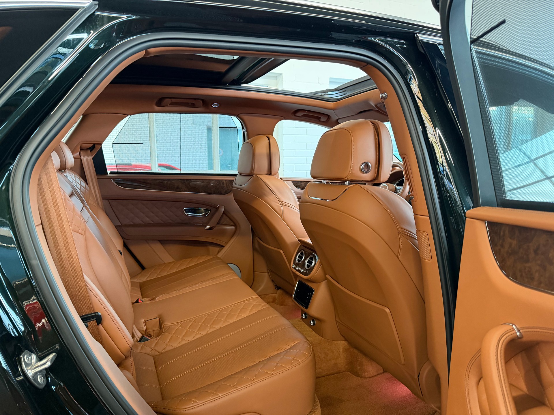 BENTLEY Bentayga 435 PS V8 Diesel 4X4 * GREEN / GRÜN *-image-9