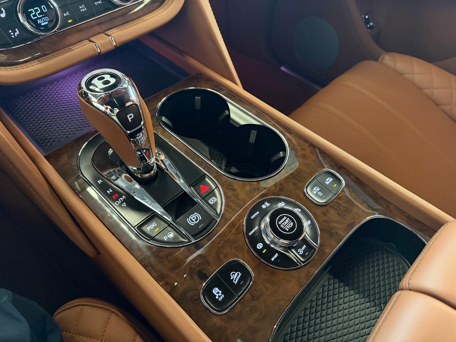 BENTLEY Bentayga 435 PS V8 Diesel 4X4 * GREEN / GRÜN *-image-24