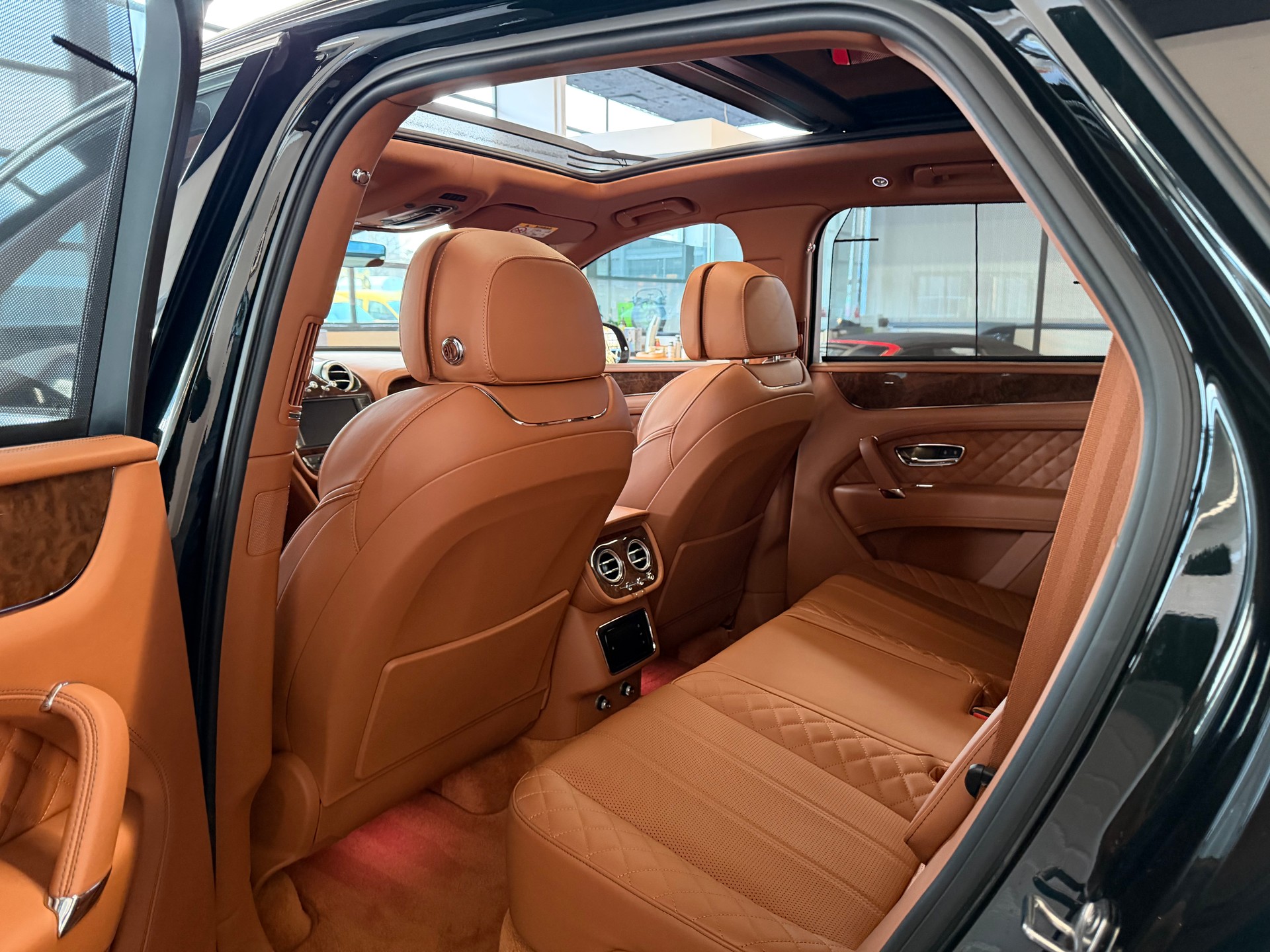 BENTLEY Bentayga 435 PS V8 Diesel 4X4 * GREEN / GRÜN *-image-14
