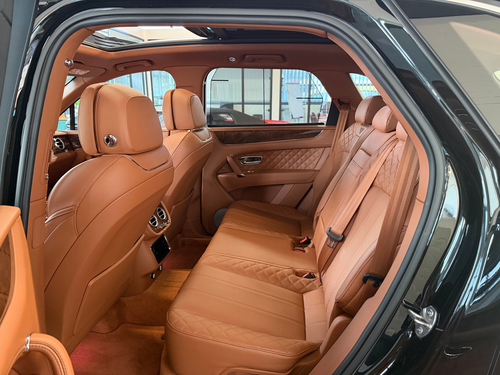 BENTLEY Bentayga 435 PS V8 Diesel 4X4 * GREEN / GRÜN *-image-13