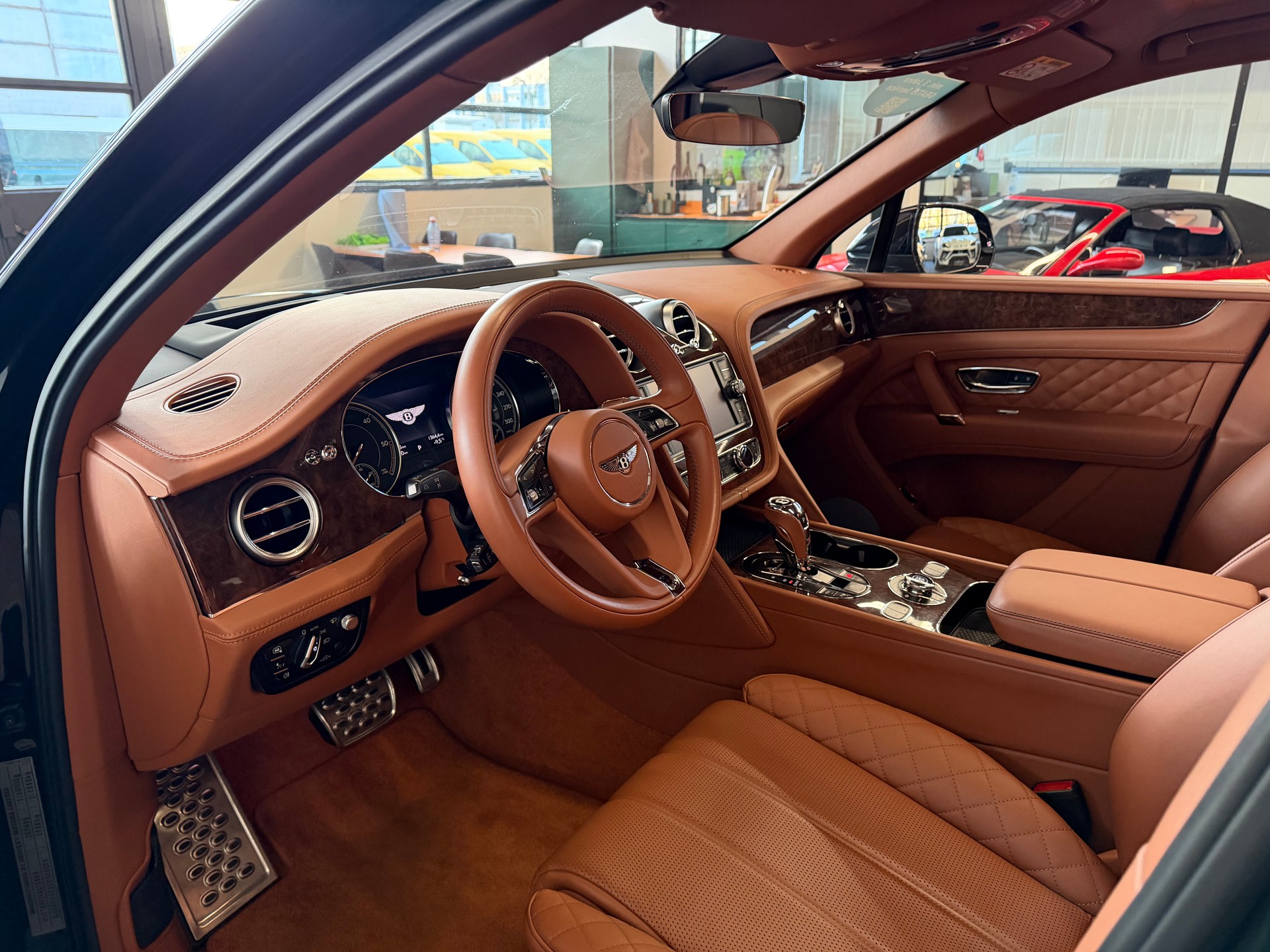 BENTLEY Bentayga 435 PS V8 Diesel 4X4 * GREEN / GRÜN *-image-16