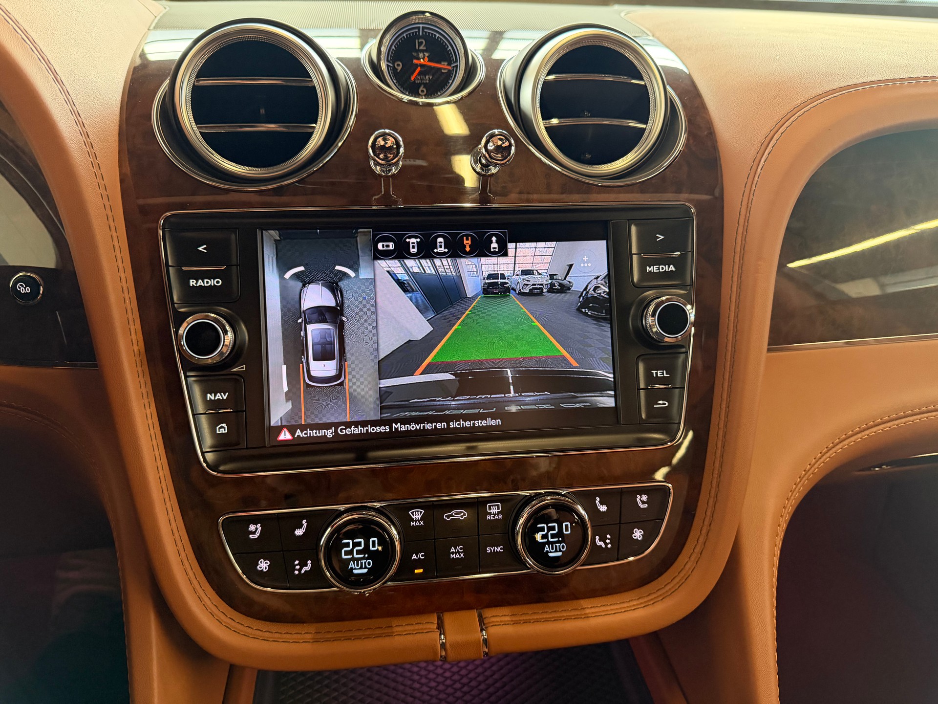 BENTLEY Bentayga 435 PS V8 Diesel 4X4 * GREEN / GRÜN *-image-22