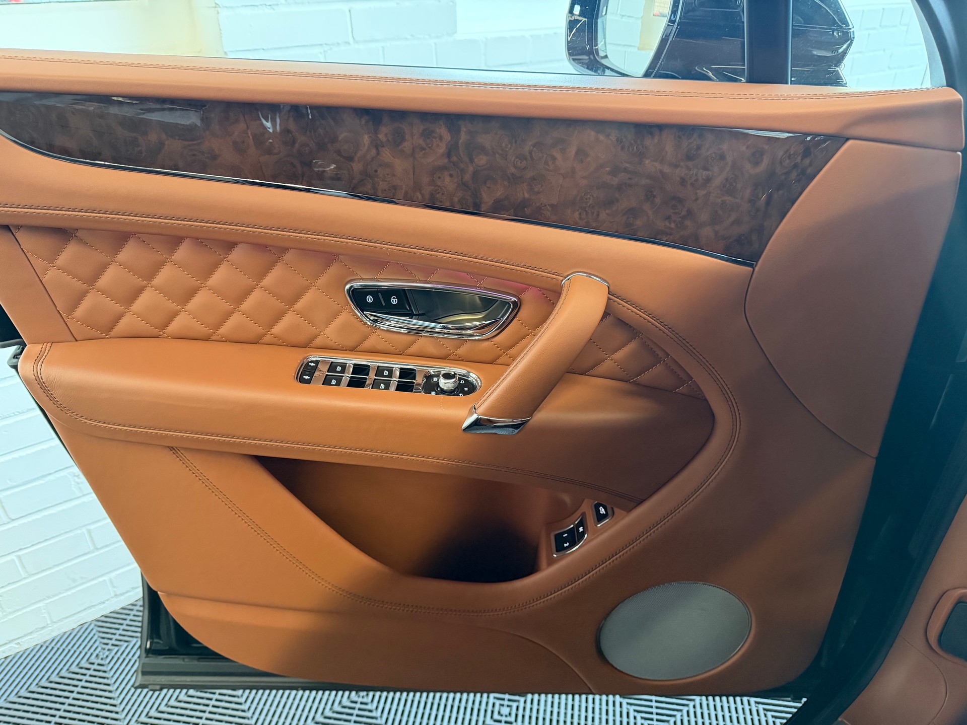 BENTLEY Bentayga 435 PS V8 Diesel 4X4 * GREEN / GRÜN *-image-18