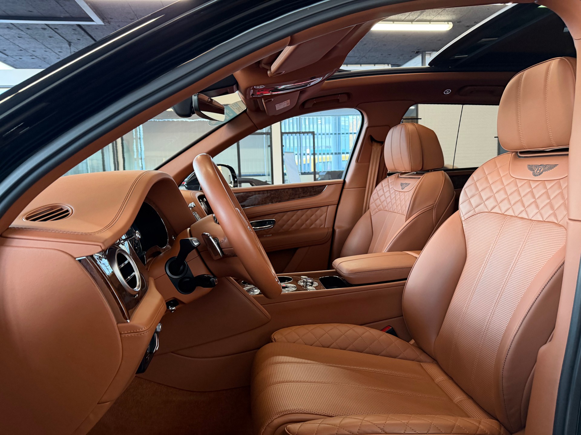 BENTLEY Bentayga 435 PS V8 Diesel 4X4 * GREEN / GRÜN *-image-17