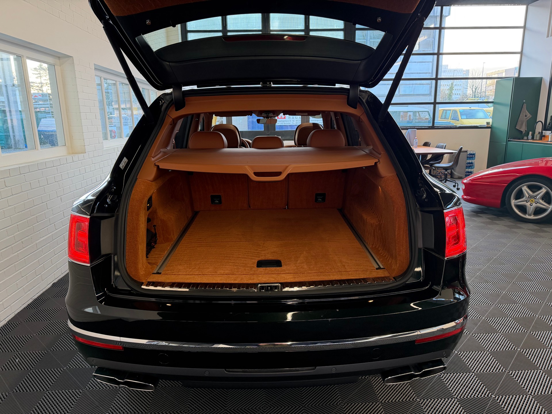 BENTLEY Bentayga 435 PS V8 Diesel 4X4 * GREEN / GRÜN *-image-11