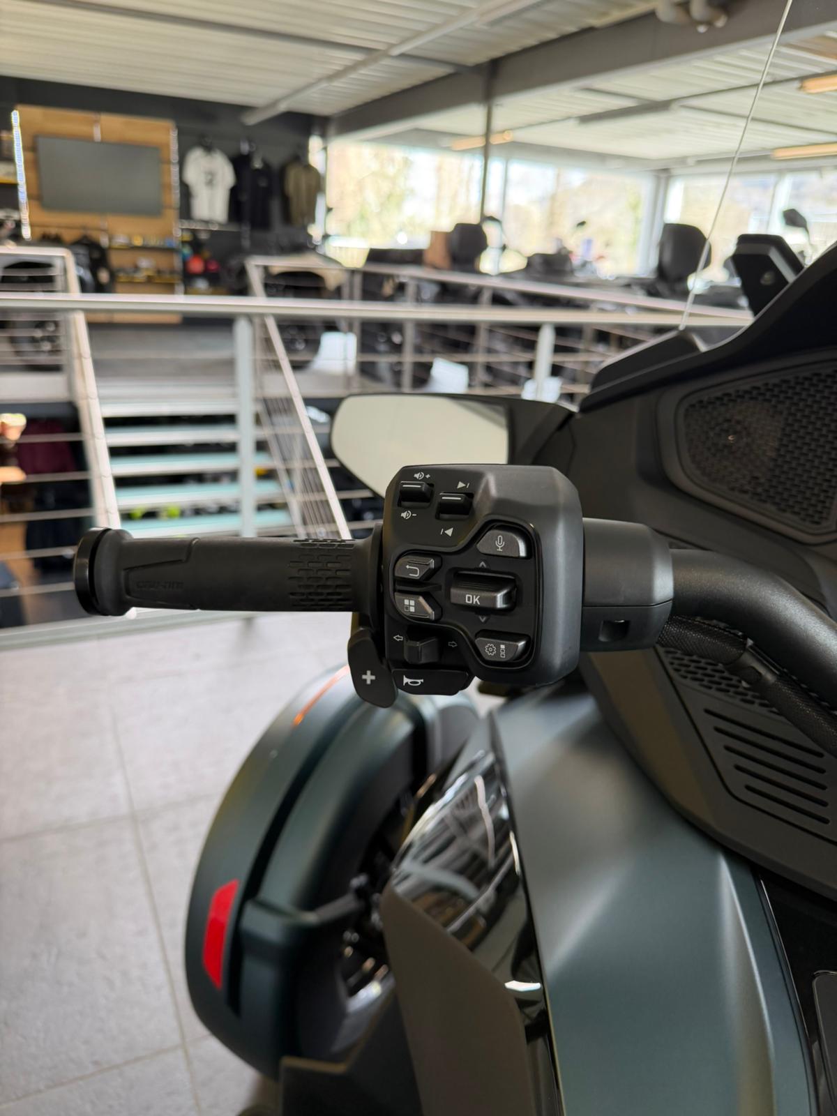CAN-AM Spyder RT LTD-image-9