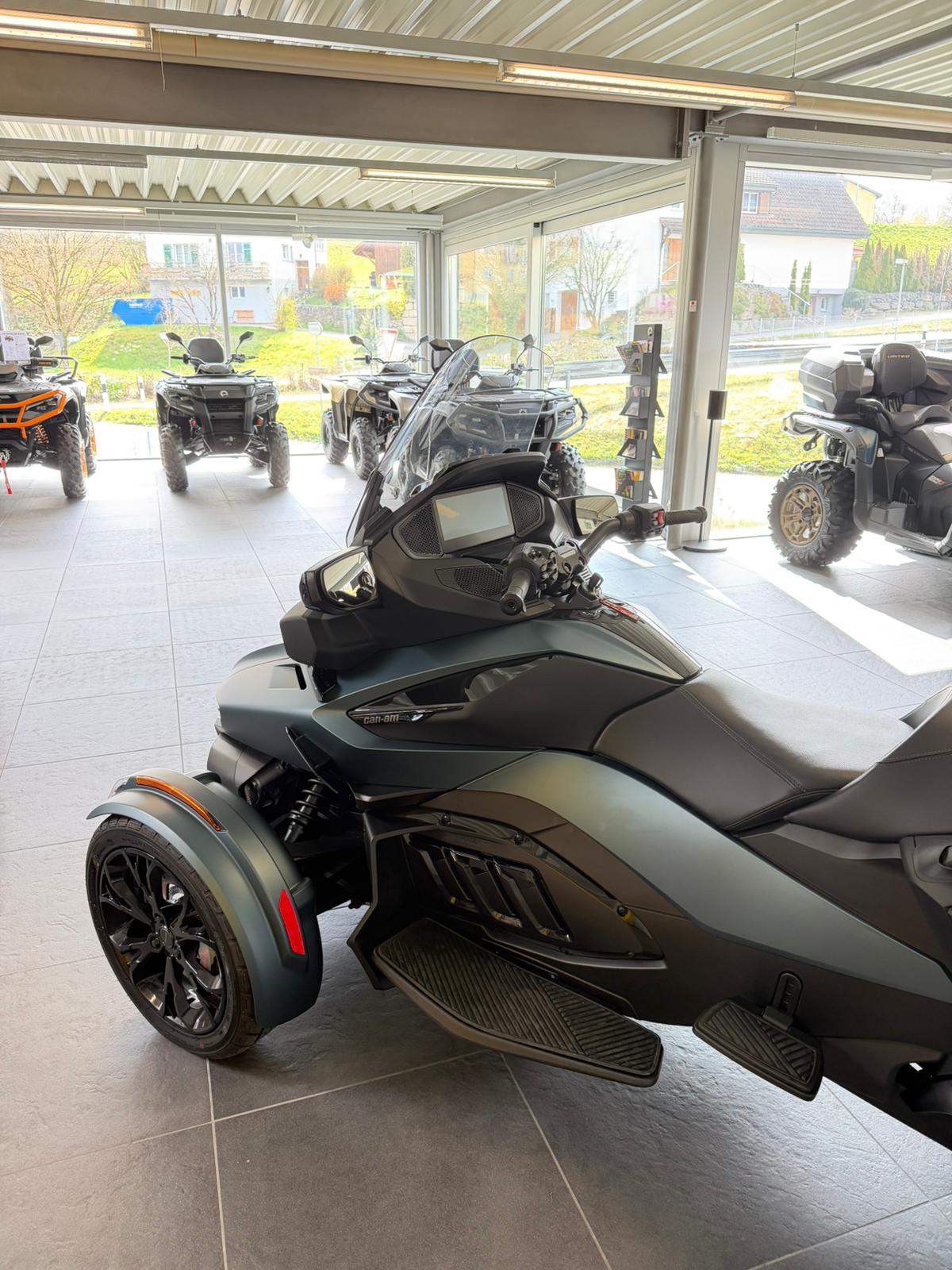 CAN-AM Spyder RT LTD-image-8