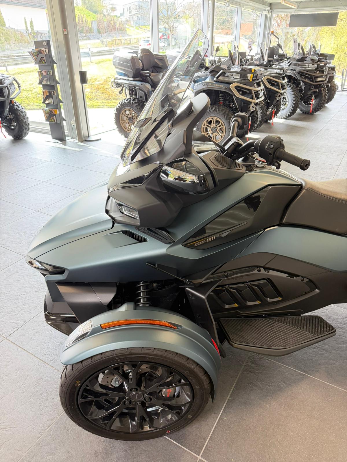 CAN-AM Spyder RT LTD-showroom-element-2