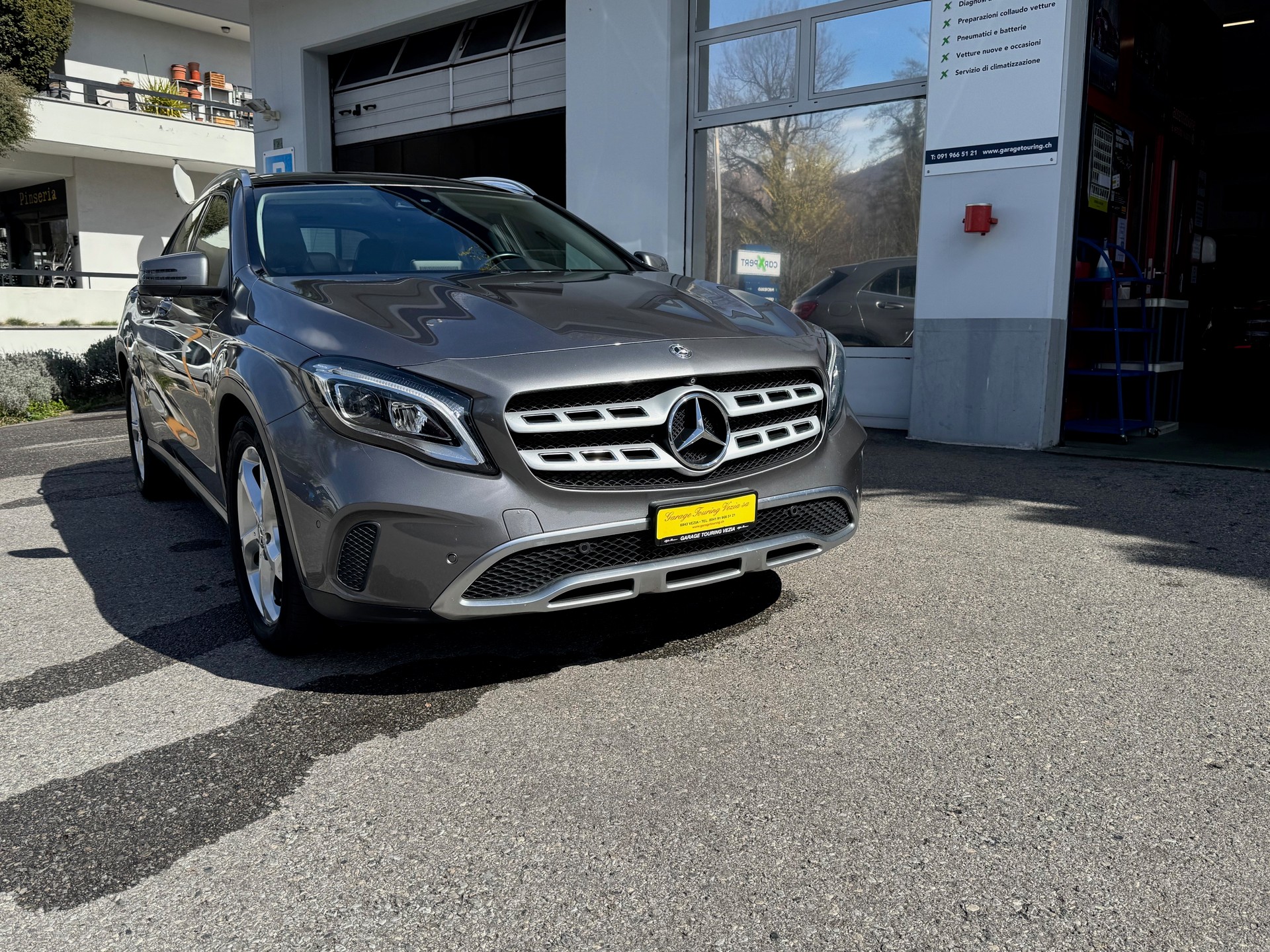 MERCEDES-BENZ GLA 220 d Style 4Matic 7G-DCT-image-5