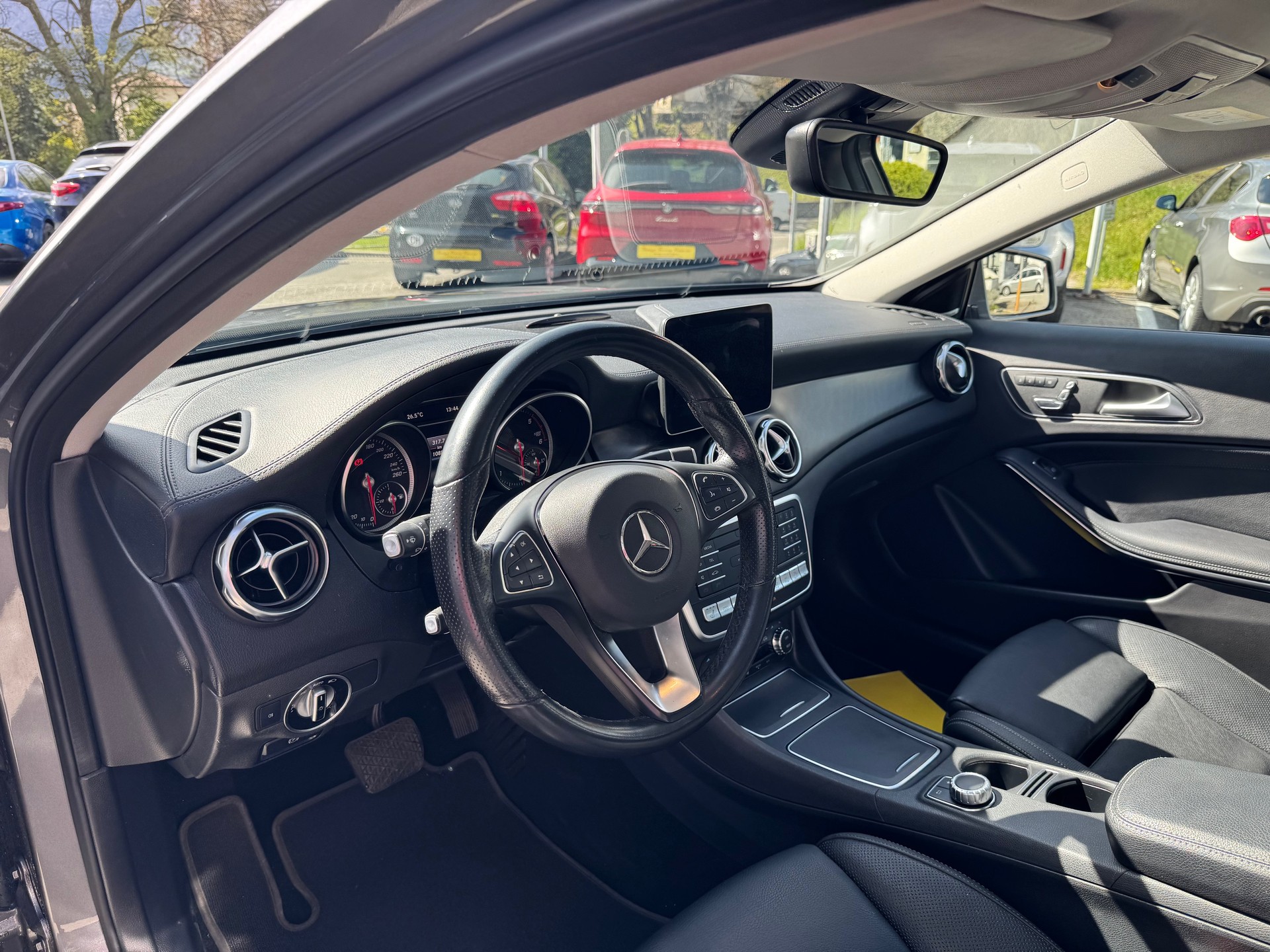 MERCEDES-BENZ GLA 220 d Style 4Matic 7G-DCT-image-7
