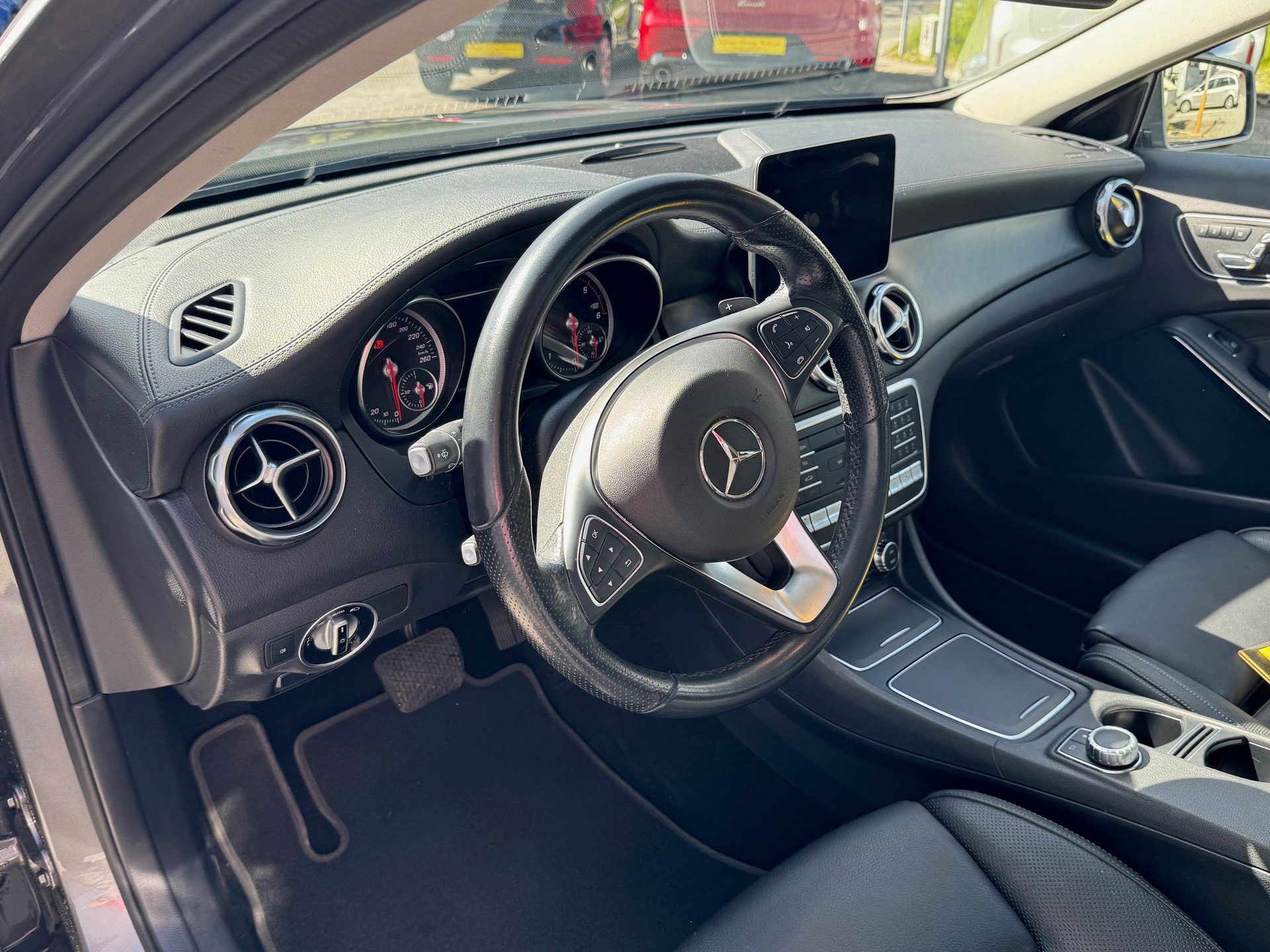 MERCEDES-BENZ GLA 220 d Style 4Matic 7G-DCT-image-6