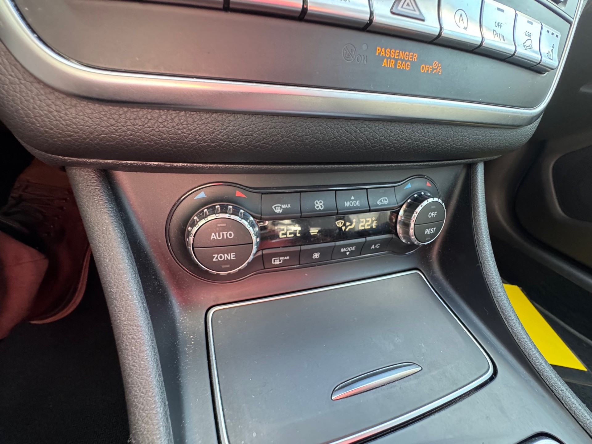 MERCEDES-BENZ GLA 220 d Style 4Matic 7G-DCT-image-14