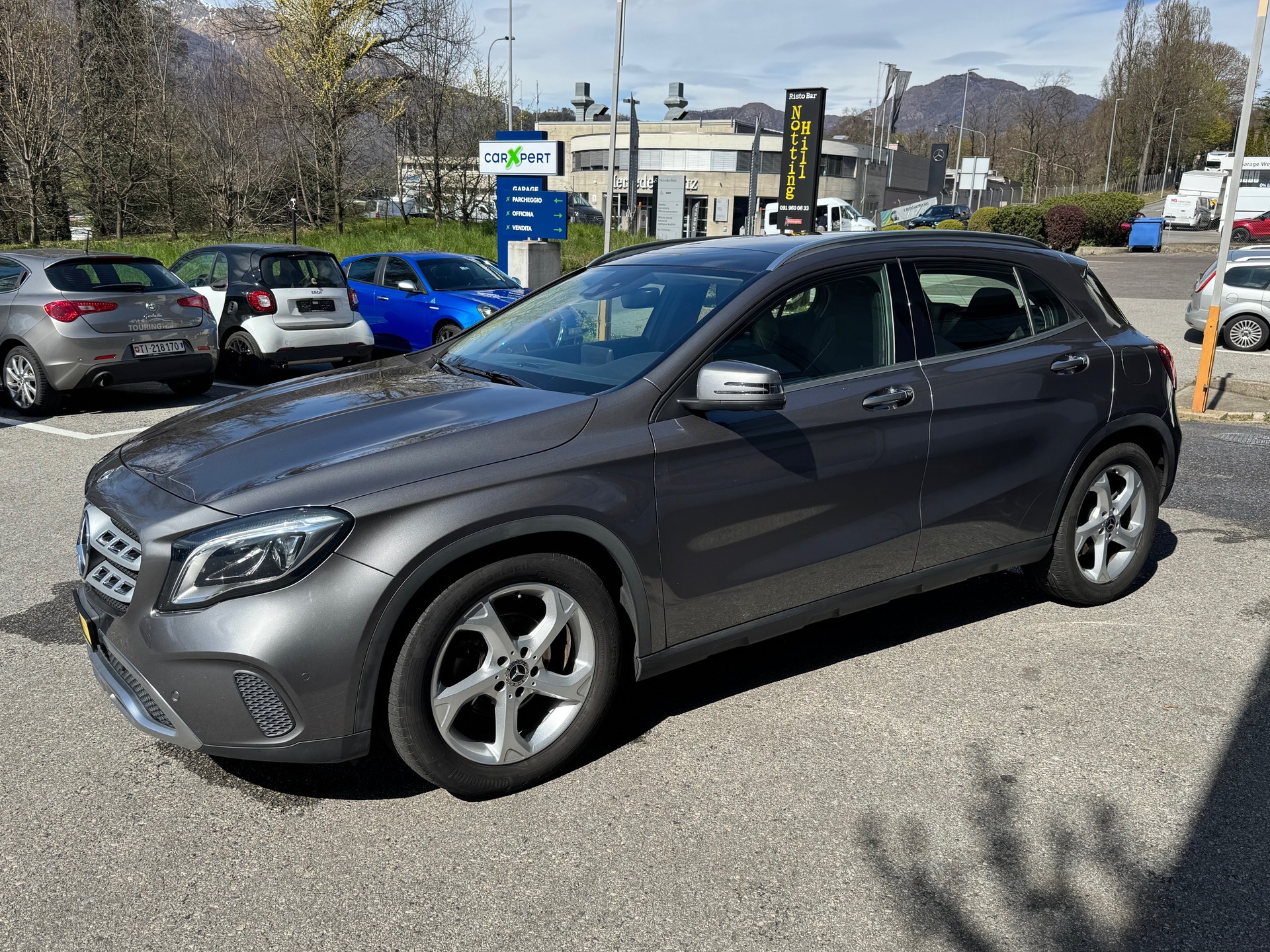 MERCEDES-BENZ GLA 220 d Style 4Matic 7G-DCT-image-4