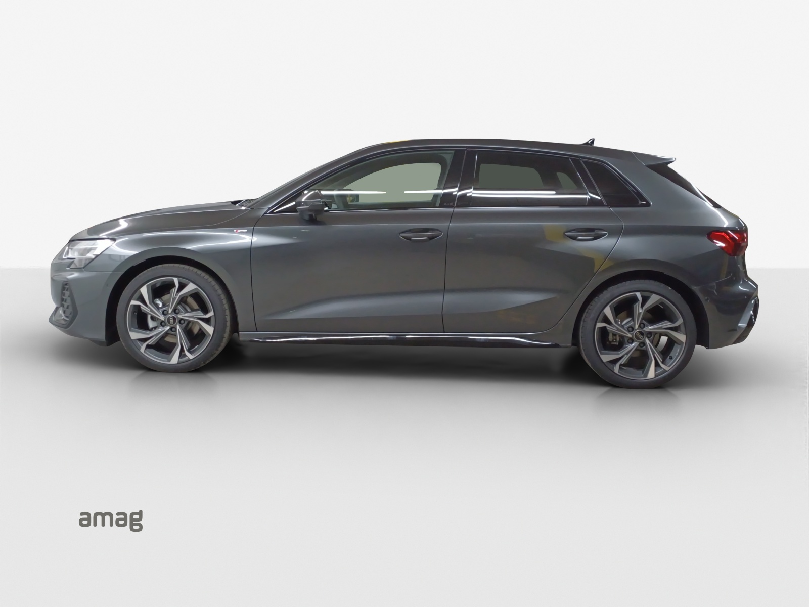 AUDI A3 Sportback TFSI 110 kW S line Attraction S tronic-image-1