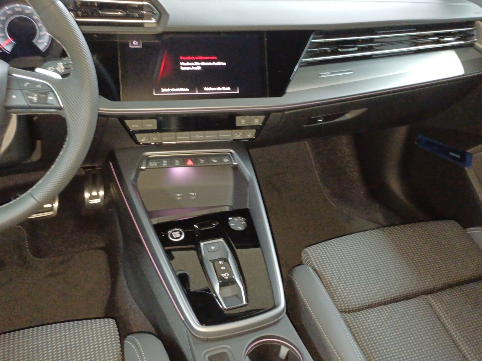 AUDI A3 Sportback TFSI 110 kW S line Attraction S tronic-image-10