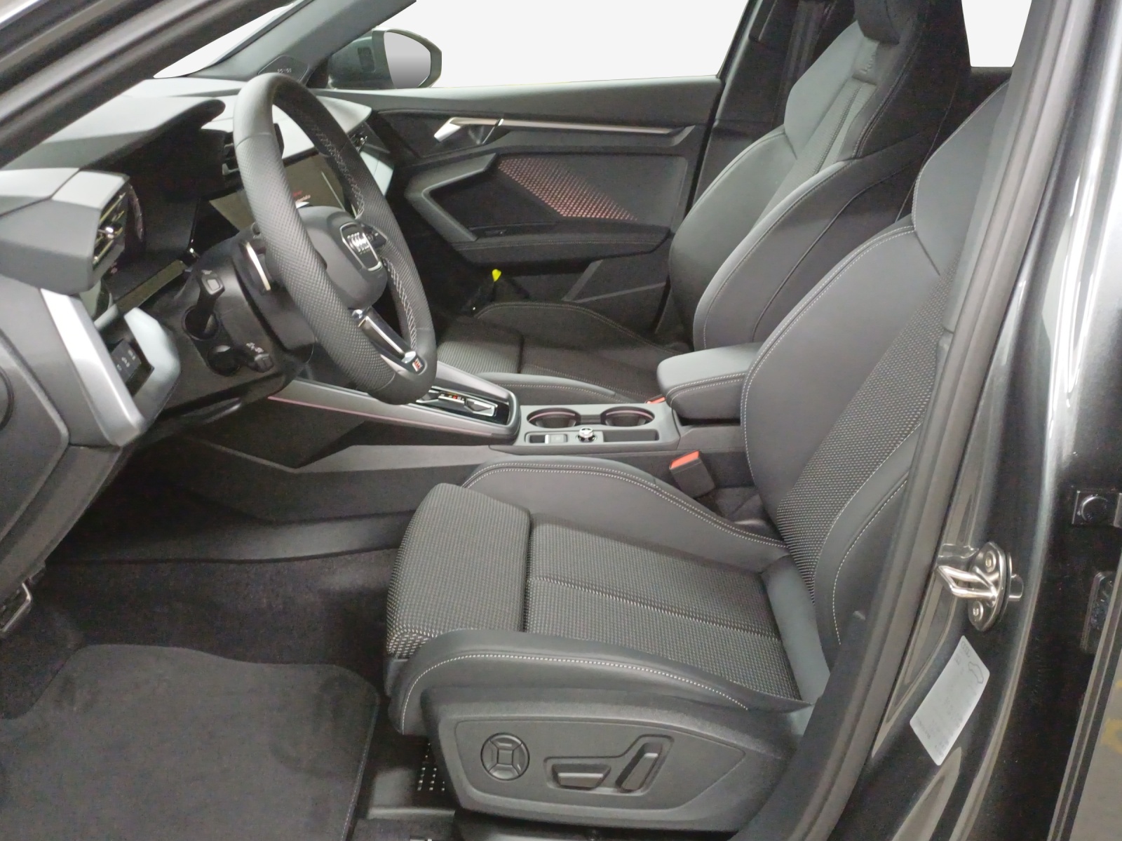 AUDI A3 Sportback TFSI 110 kW S line Attraction S tronic-image-7
