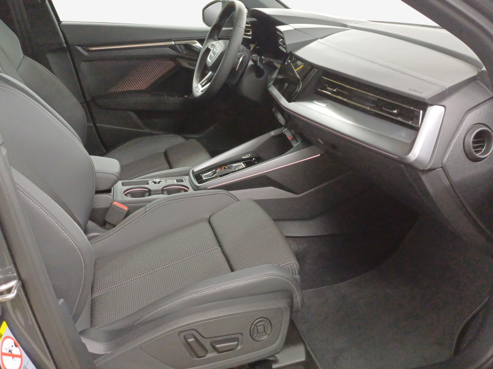 AUDI A3 Sportback TFSI 110 kW S line Attraction S tronic-image-13