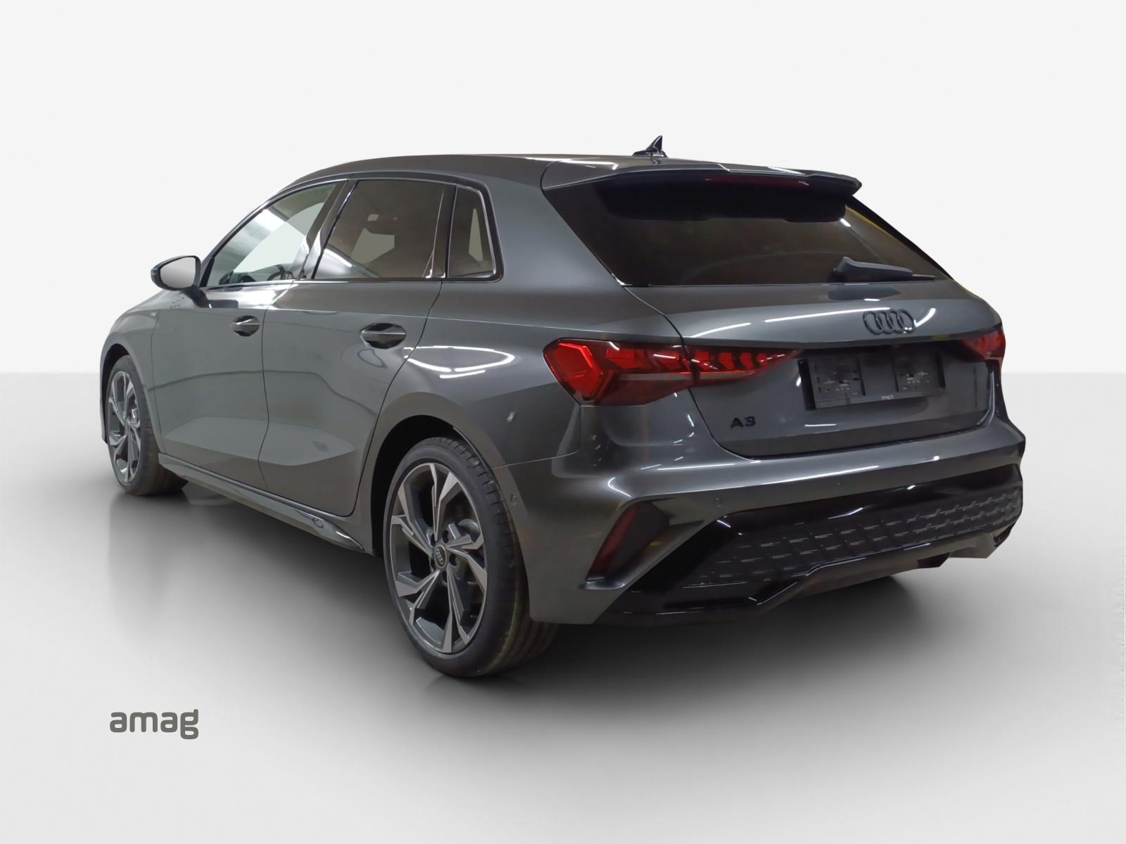 AUDI A3 Sportback TFSI 110 kW S line Attraction S tronic-image-2