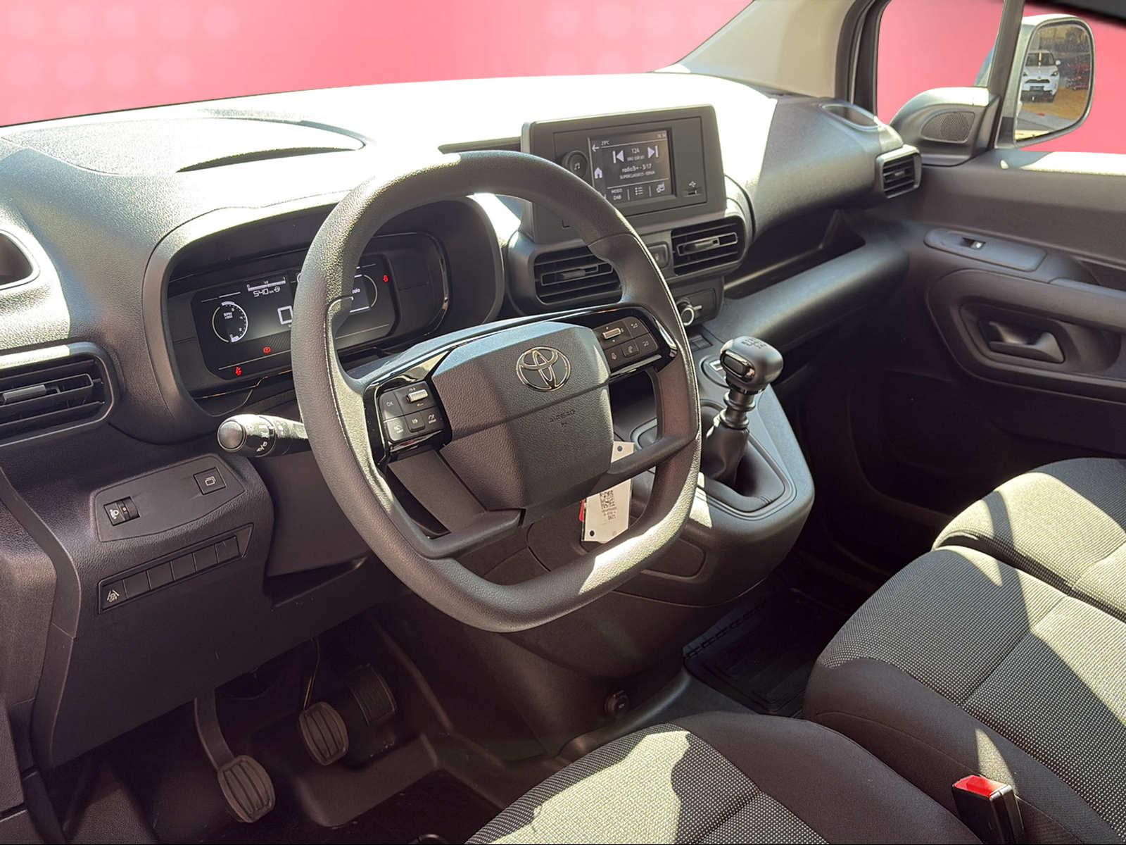 TOYOTA PROACE CITY Van L1 1.2 Active-image-4