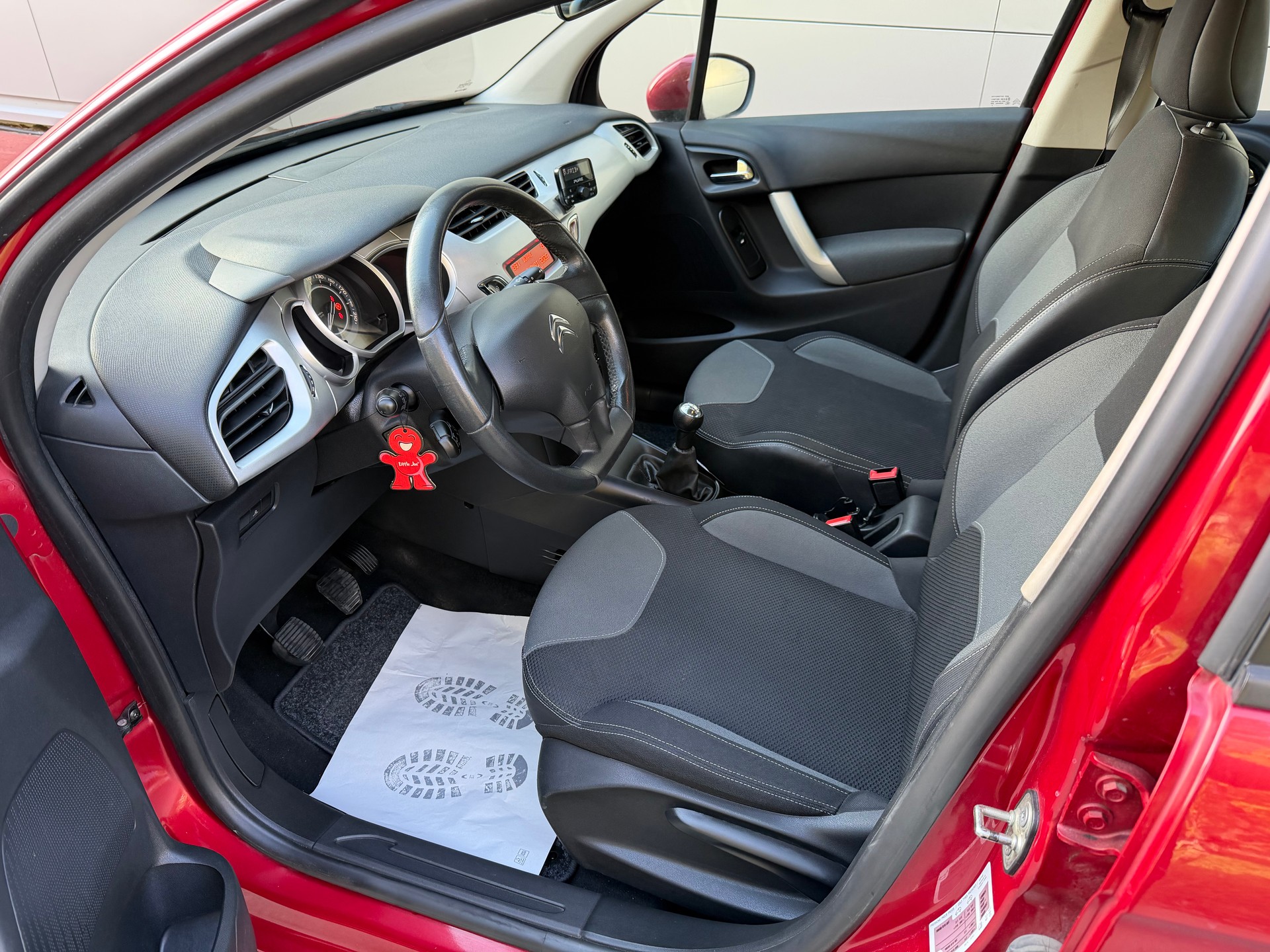 CITROEN C3 1.4i 16V Swiss Style-image-8