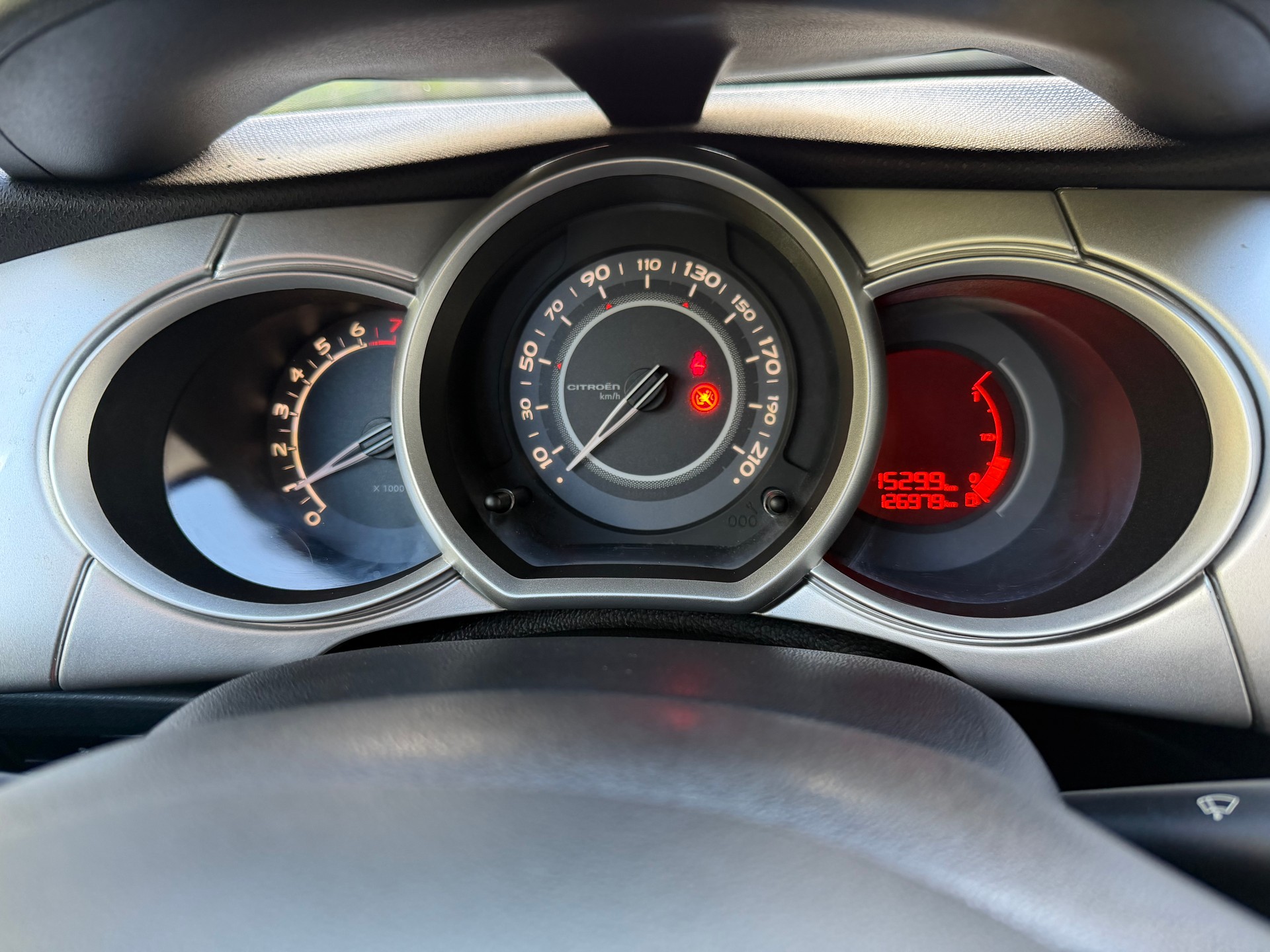 CITROEN C3 1.4i 16V Swiss Style-image-6