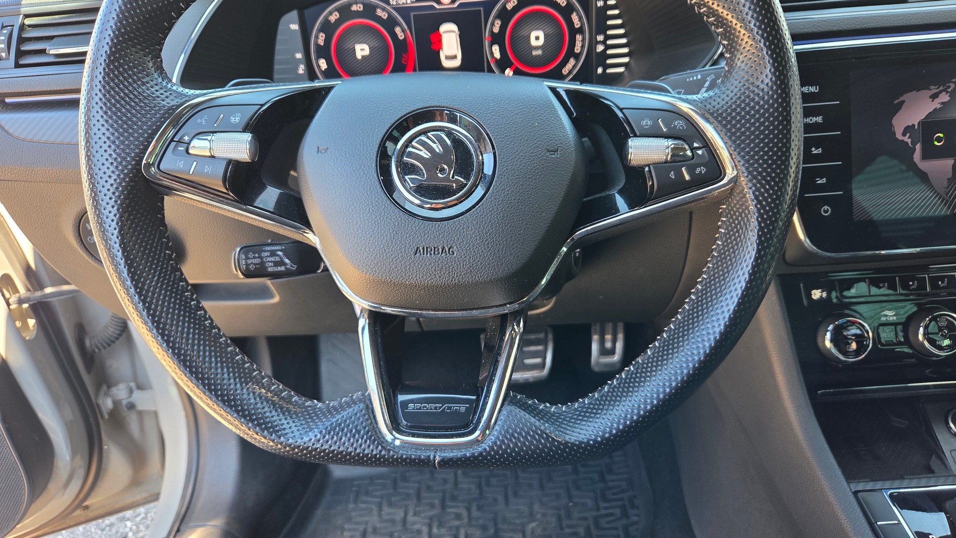 SKODA Superb Combi 2.0 TSI SportLine 4x4 DSG-image-14
