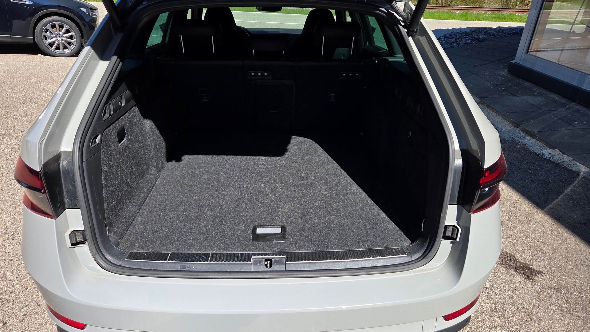 SKODA Superb Combi 2.0 TSI SportLine 4x4 DSG-image-9