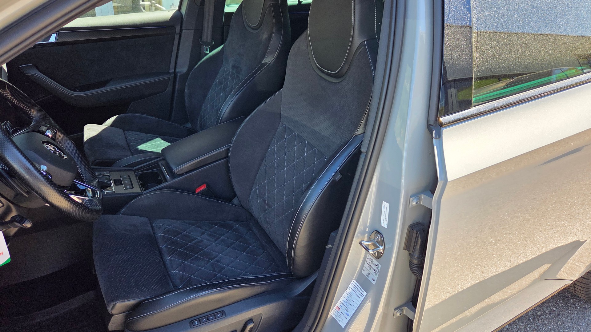 SKODA Superb Combi 2.0 TSI SportLine 4x4 DSG-image-12