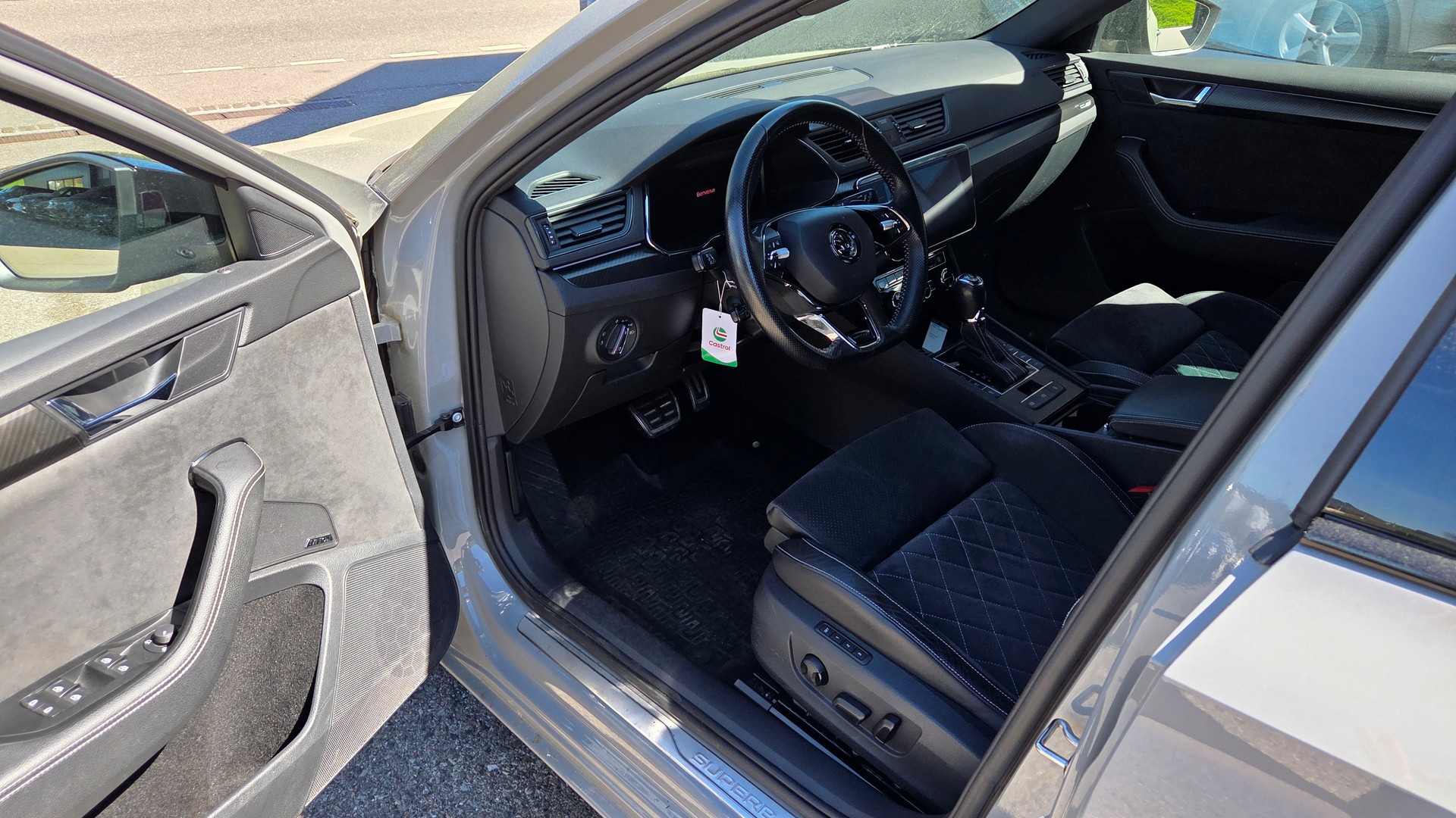 SKODA Superb Combi 2.0 TSI SportLine 4x4 DSG-image-11