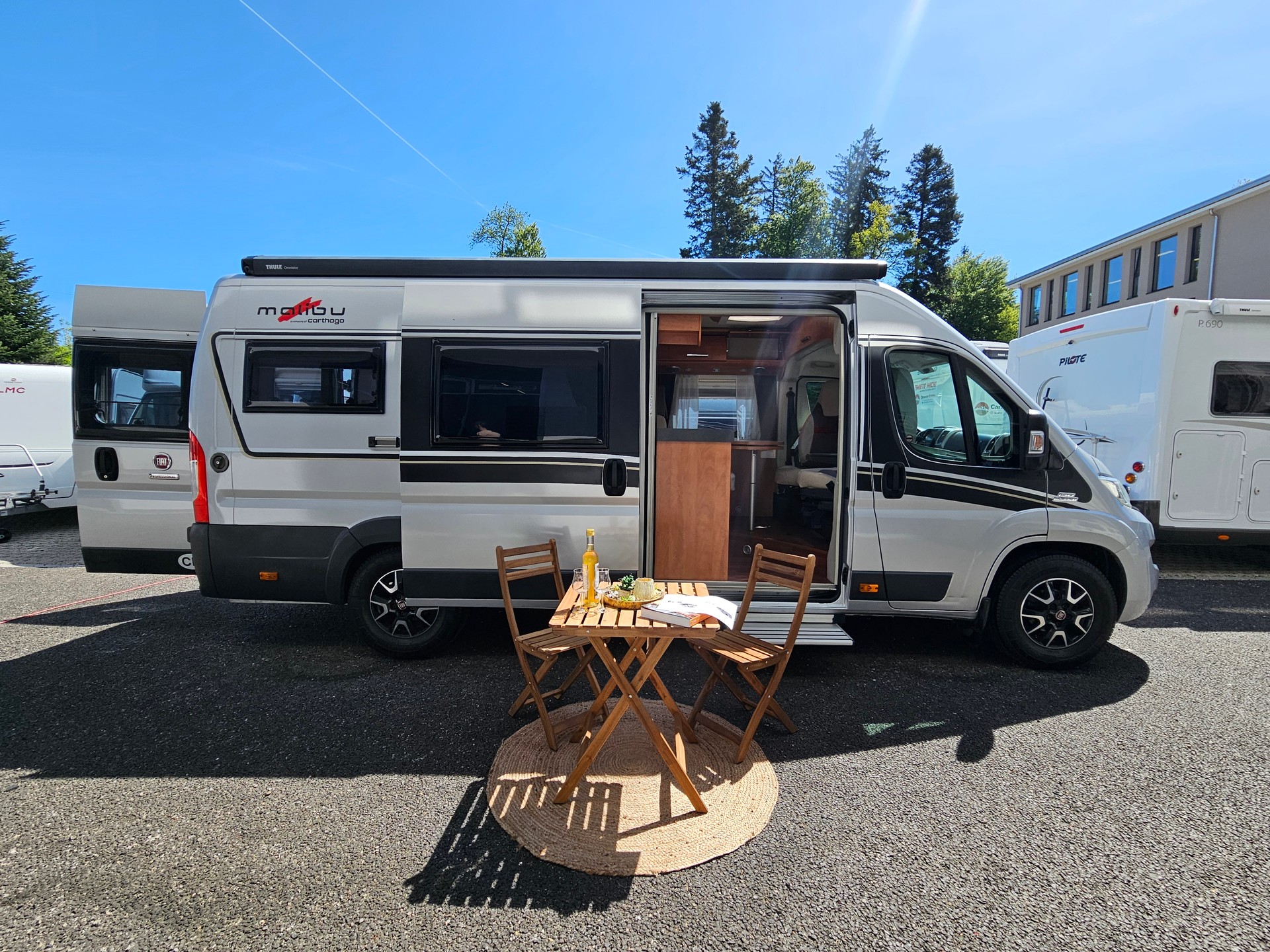 MALIBU V636 mit Einzelbetten, Anhängerkupplung!