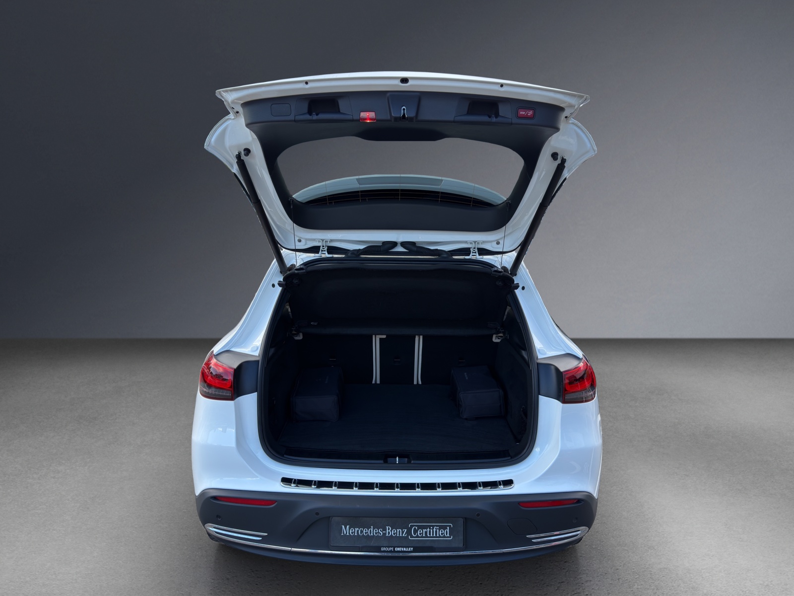 MERCEDES-BENZ EQA 250-image-11