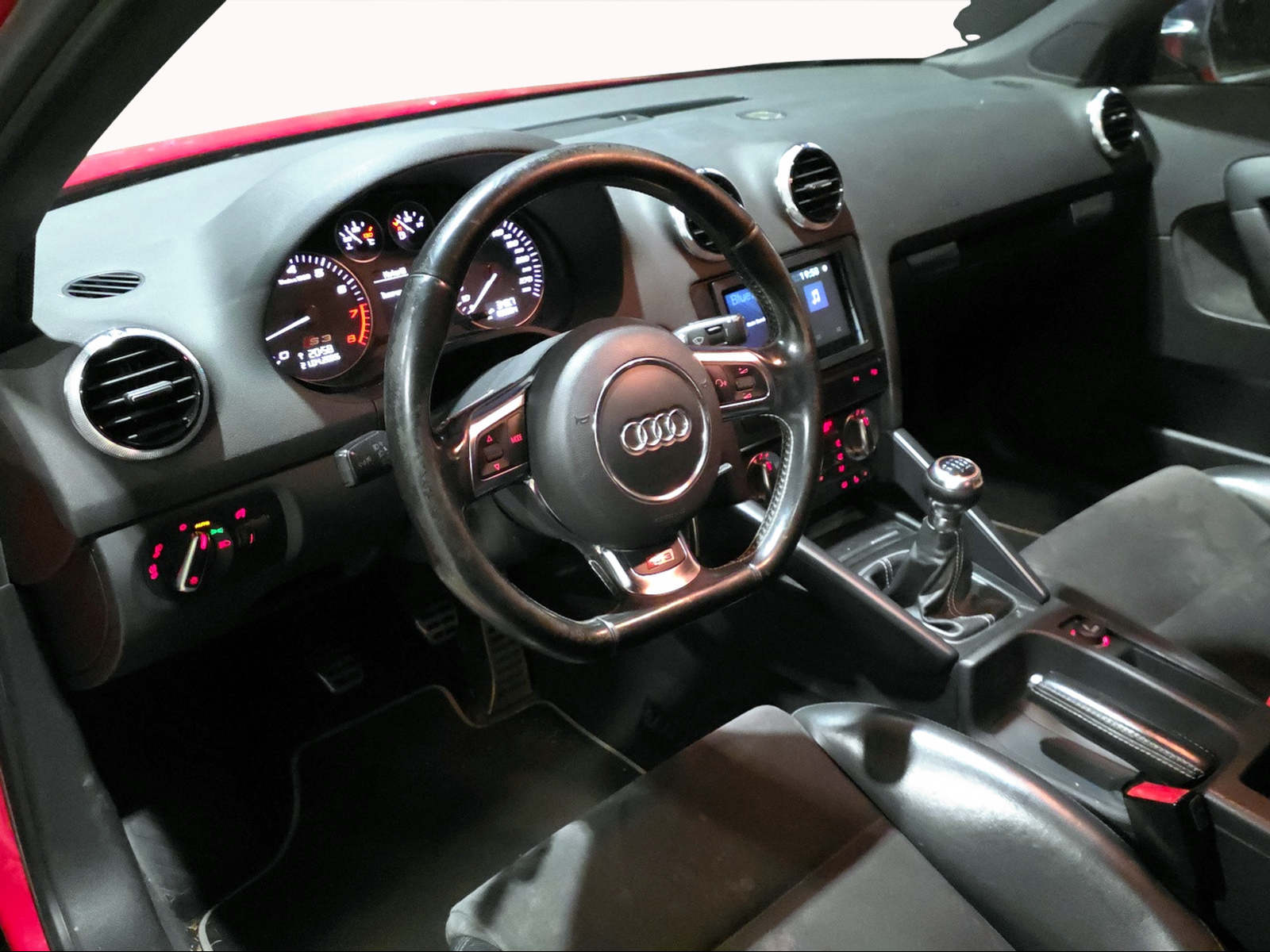 AUDI S3 Sportback 2.0 TFSI quattro-image-9