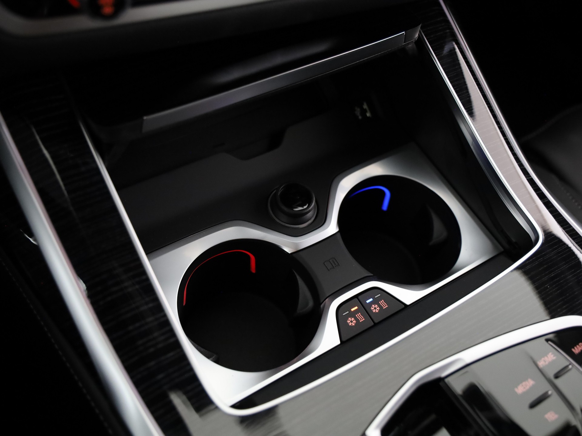BMW X7 40i xDrive-image-13