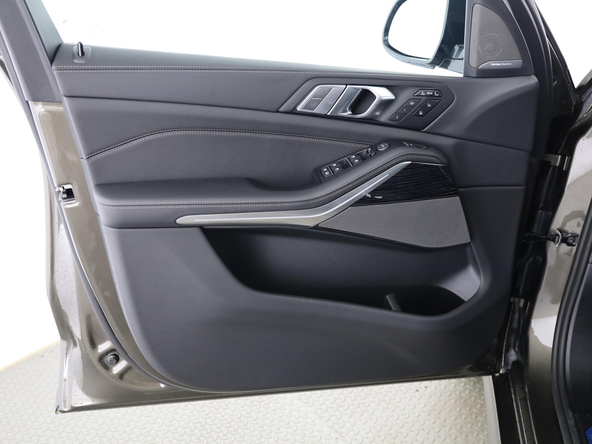BMW X7 40i xDrive-image-17