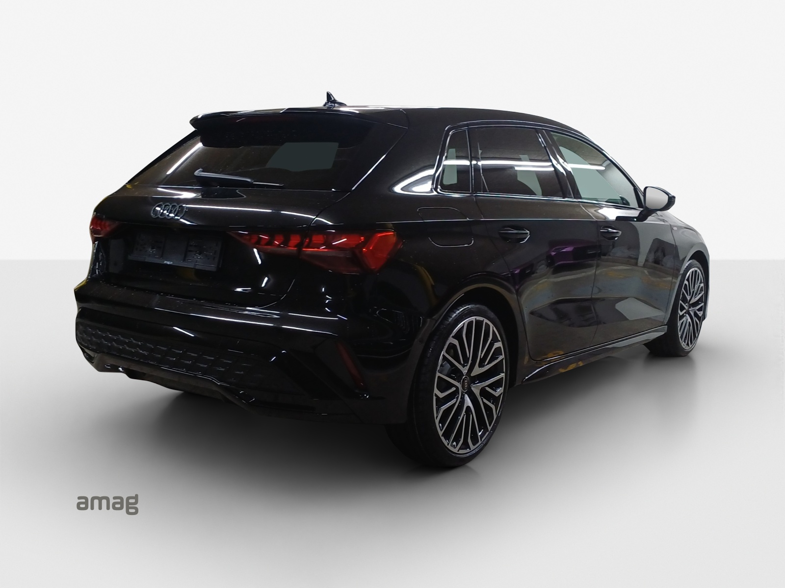 AUDI A3 Sportback TFSI 110 kW S line S tronic-image-4