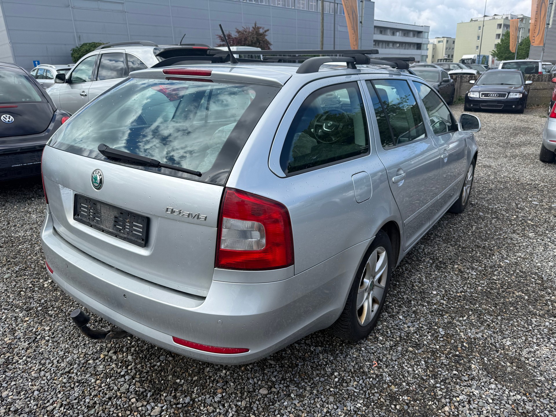 SKODA Octavia Combi 2.0 TDI Arosa 4x4 DSG-image-2