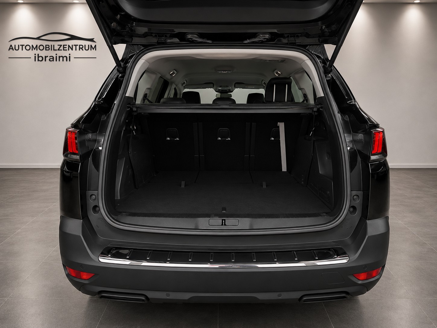 PEUGEOT 5008 1.2 Pure Tech Allure EAT-image-6