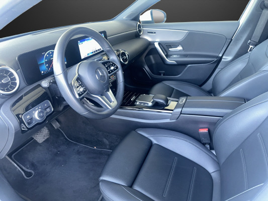 MERCEDES-BENZ A 200d 4Matic Progressive-image-5