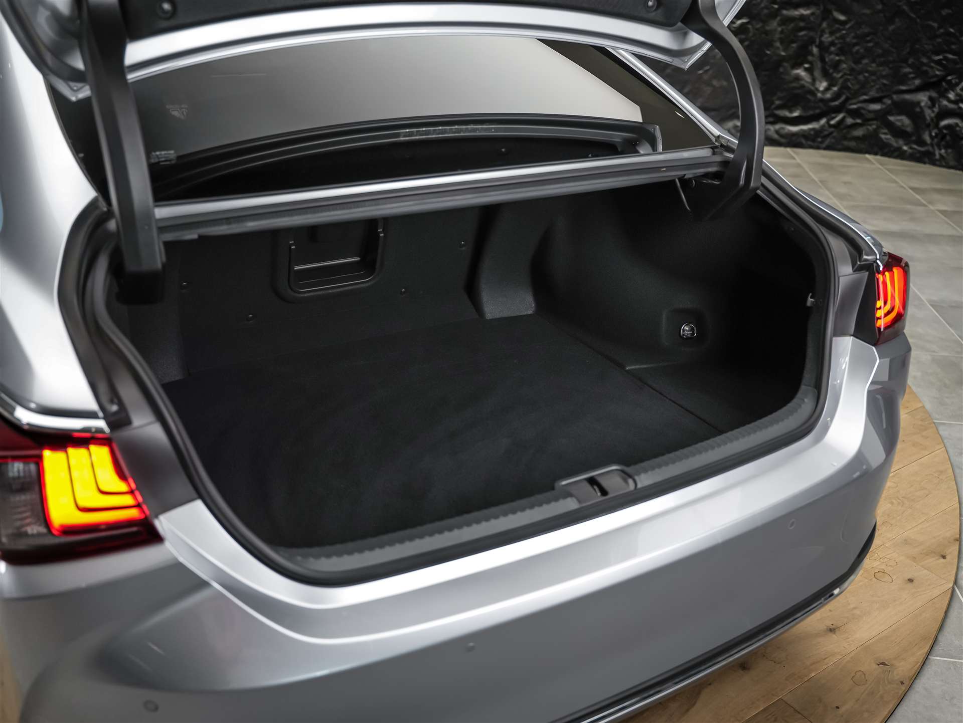 LEXUS ES 300h Excellence *Panorama*Lenkradheizung*El. Sitze*-image-39