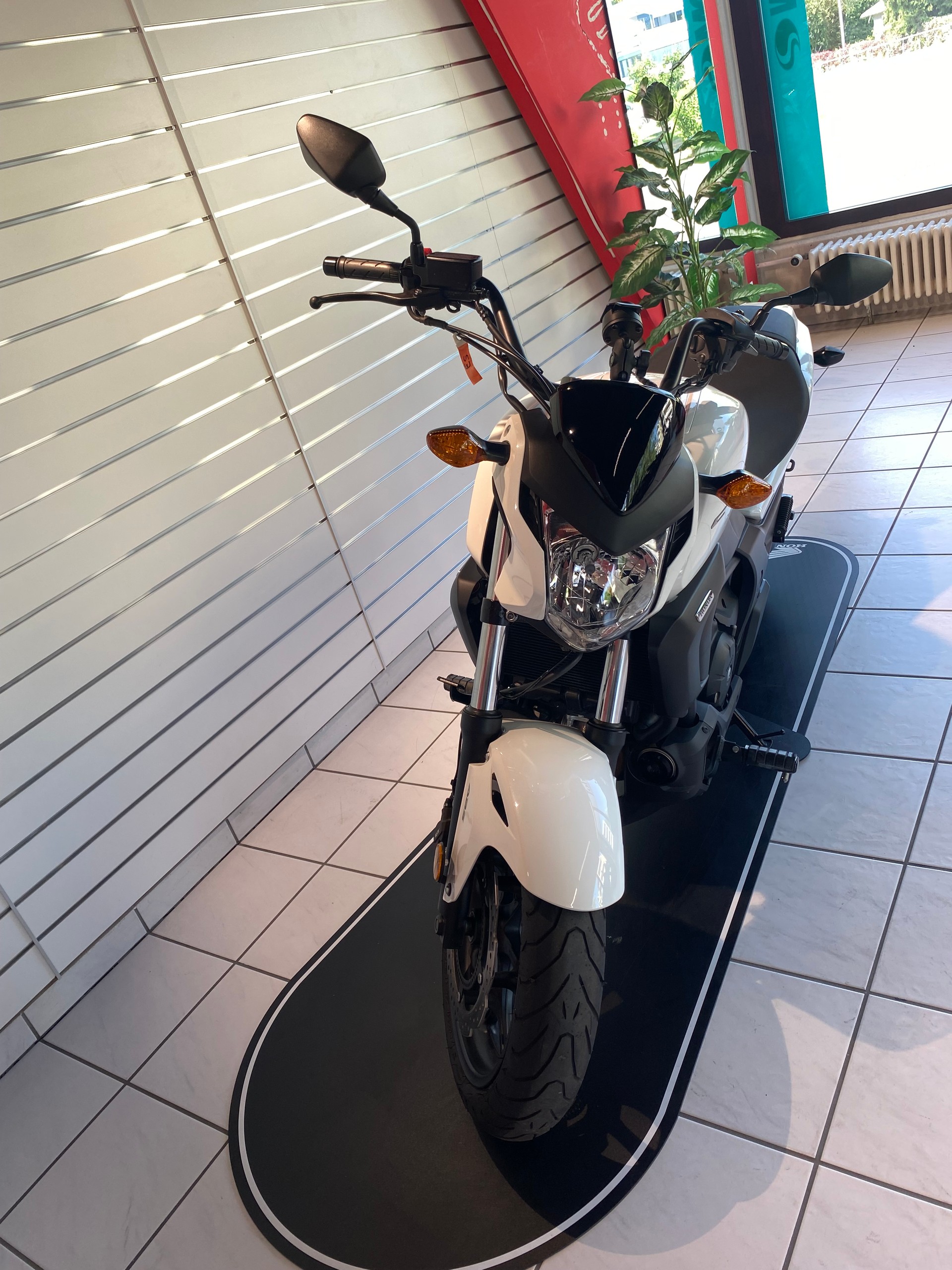 HONDA CTX 700 Cowl-showroom-element-1