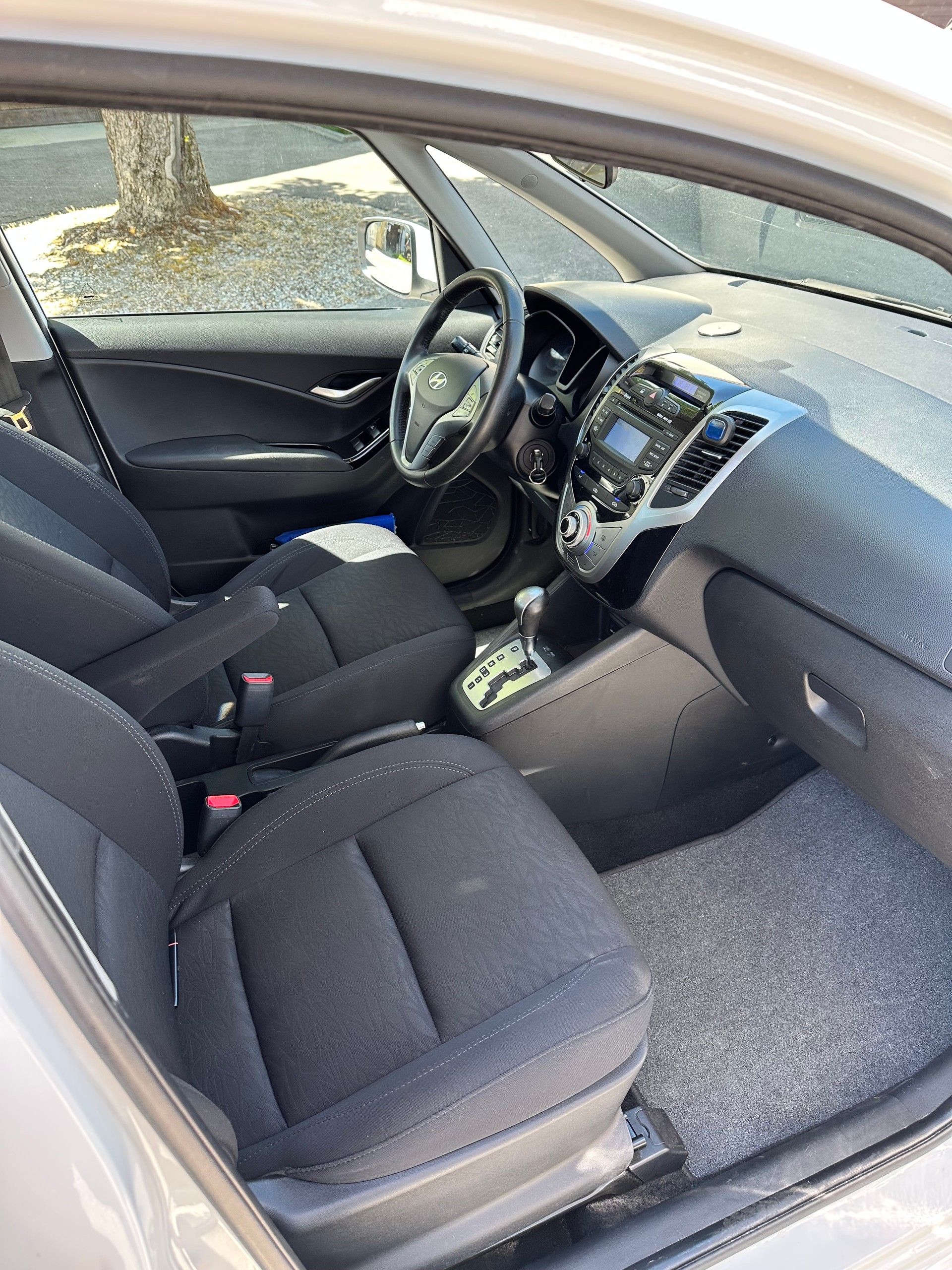 HYUNDAI 1.6 Style-image-10
