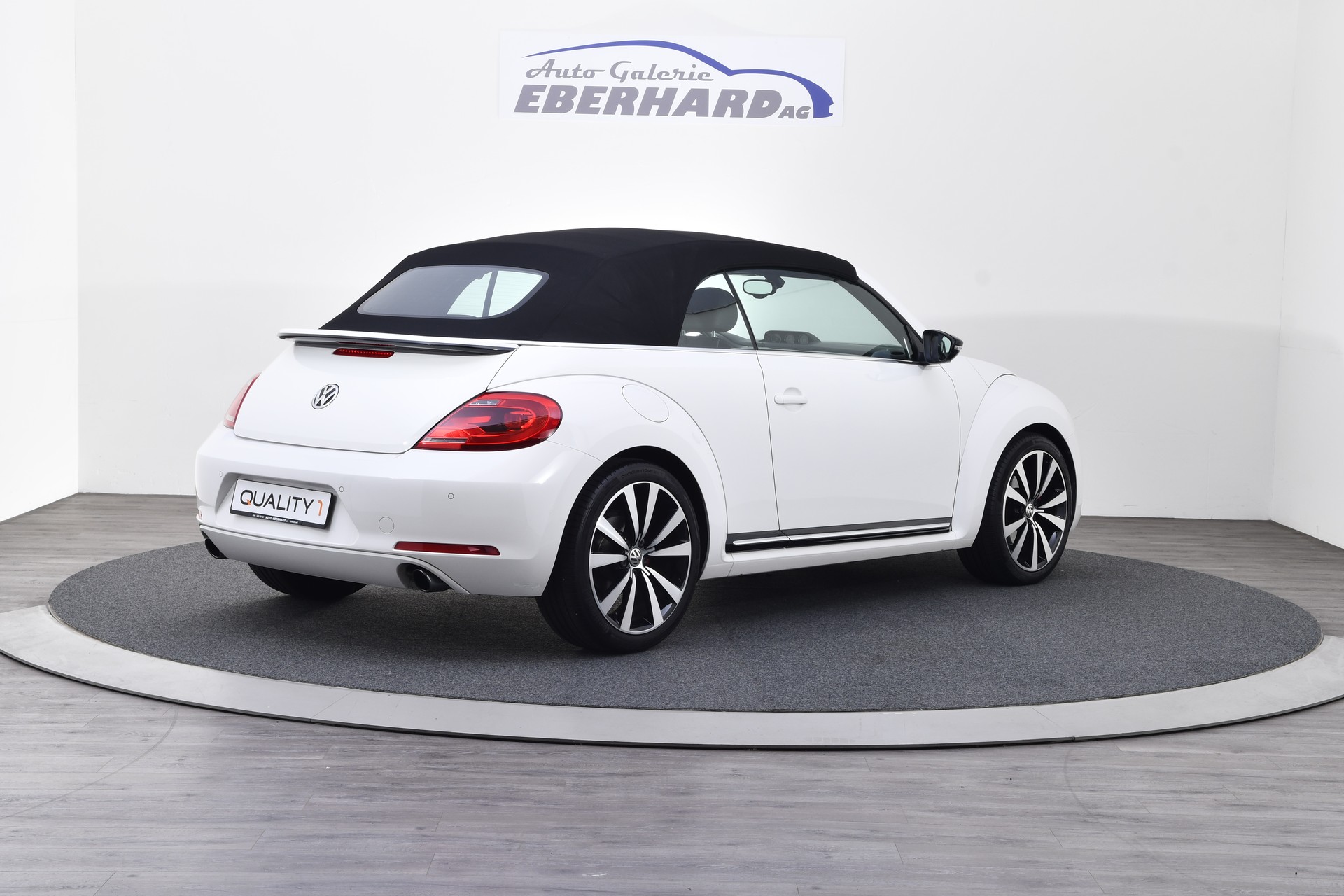 VW Beetle Cabrio 2.0 TSI Sport DSG-image-4