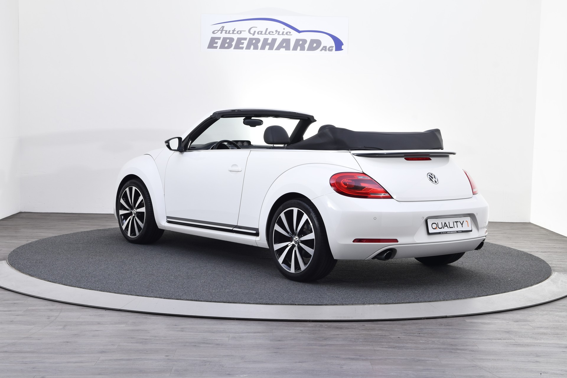 VW Beetle Cabrio 2.0 TSI Sport DSG-showroom-element-2
